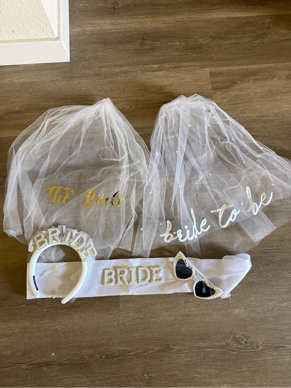 Bridal Veils and Accessories Set - White "Bride"
